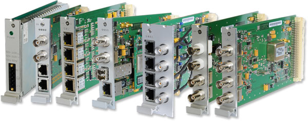 Los diez slots del M3000 (MRI1-MRI2, ESI1-ESI2 y I/O1-I/O6) soportan cualquier combinación de módulos de I/O